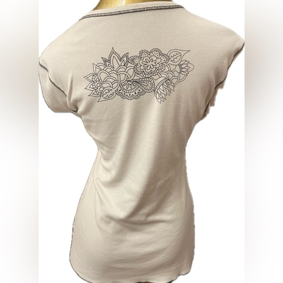 Gorgeous designer knitwear w/black floral line drawings on sleeves and back - Picture 5 of 8